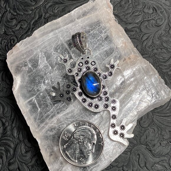 Frog Labradorite Pendant Gemstone Crystal Jewelry - Picture 4 of 5